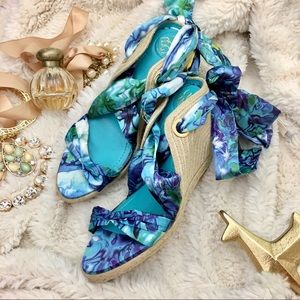 BCBG Ribbon Wedges 9.5